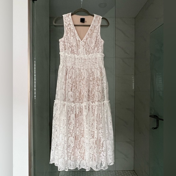 Gabby Skye midi dress - nude with white lace overlay - size 4 - Picture 1 of 1